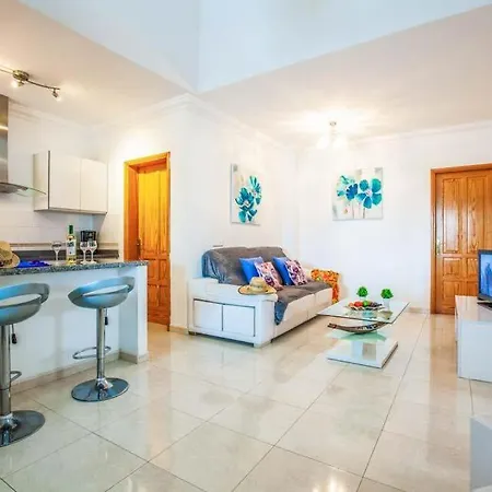 Puerto Del Carmen Sleeps 6 With Pool Air Con&wifi *