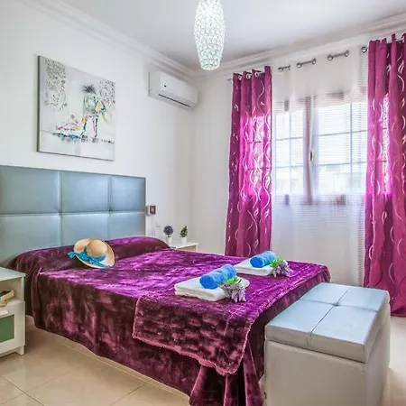 Puerto Del Carmen Sleeps 6 With Pool Air Con&wifi Puerto del Carmen (Lanzarote)