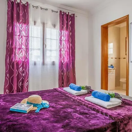 Puerto Del Carmen Sleeps 6 With Pool Air Con&wifi Villa Puerto del Carmen (Lanzarote)