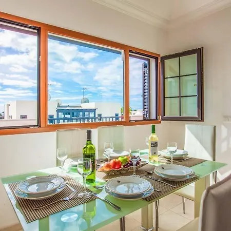 Puerto Del Carmen Sleeps 6 With Pool Air Con&wifi * Puerto del Carmen (Lanzarote)