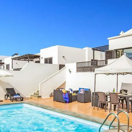 Puerto Del Carmen Sleeps 6 With Pool Air Con&wifi Villa *